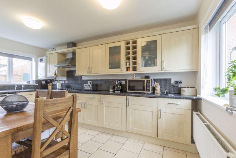 Meadow Way, Caerphilly REF 00011743 3 bed detached house for sale
