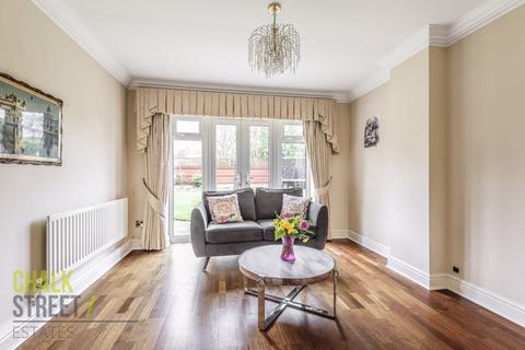5 Brindles, Hornchurch, RM11 2RU