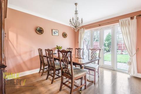 5 Brindles, Hornchurch, RM11 2RU