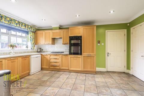 5 Brindles, Hornchurch, RM11 2RU