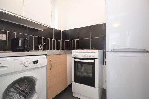 Studio to rent, Tiverton Road, Hounslow TW3 4JE