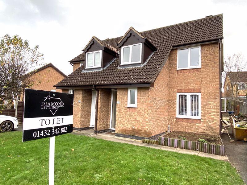 Dorchester Way, Hereford 3 bed semidetached house £825 pcm (£190 pw)