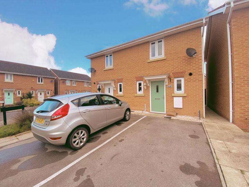Sunningdale Way, Gainsborough, Lincolnshire, DN21 1JE 2 bed terraced house £105,000