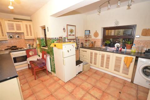 8 Compton Street, Bradford, BD4 9NE
