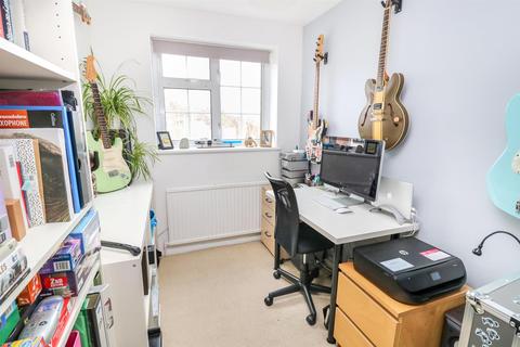 116 Heath Drive, Chelmsford, CM2 9HG