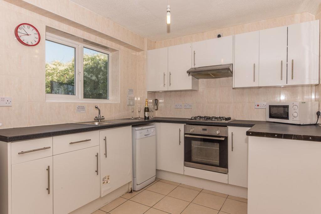 Field Avenue, Canterbury 4 bed house £507 pcm (£117 pw)