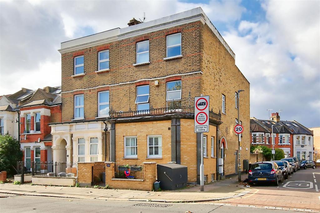 Earlsfield Road, London 2 bed flat for sale £375,000
