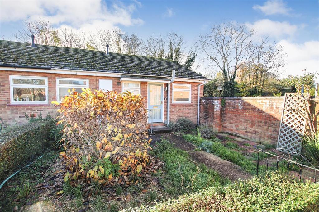 Granhams Close, Great Shelford... 2 bed semidetached bungalow £275,000