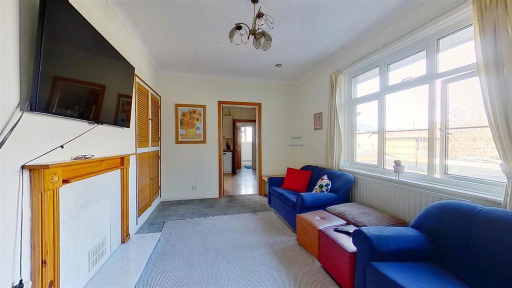 Strickland Row, London 4 bed £2,000 pcm (£462 pw)