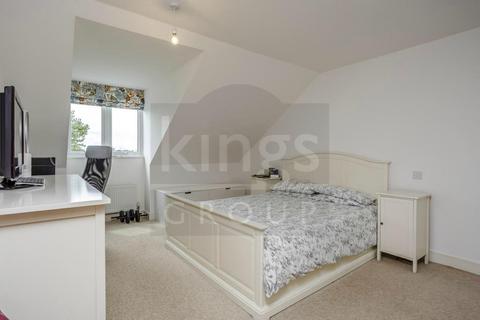 37 Louisa Oakes Close, London, E4 8AS