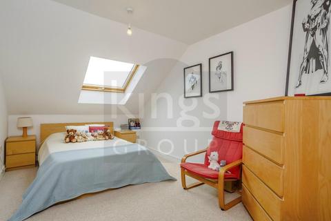 37 Louisa Oakes Close, London, E4 8AS