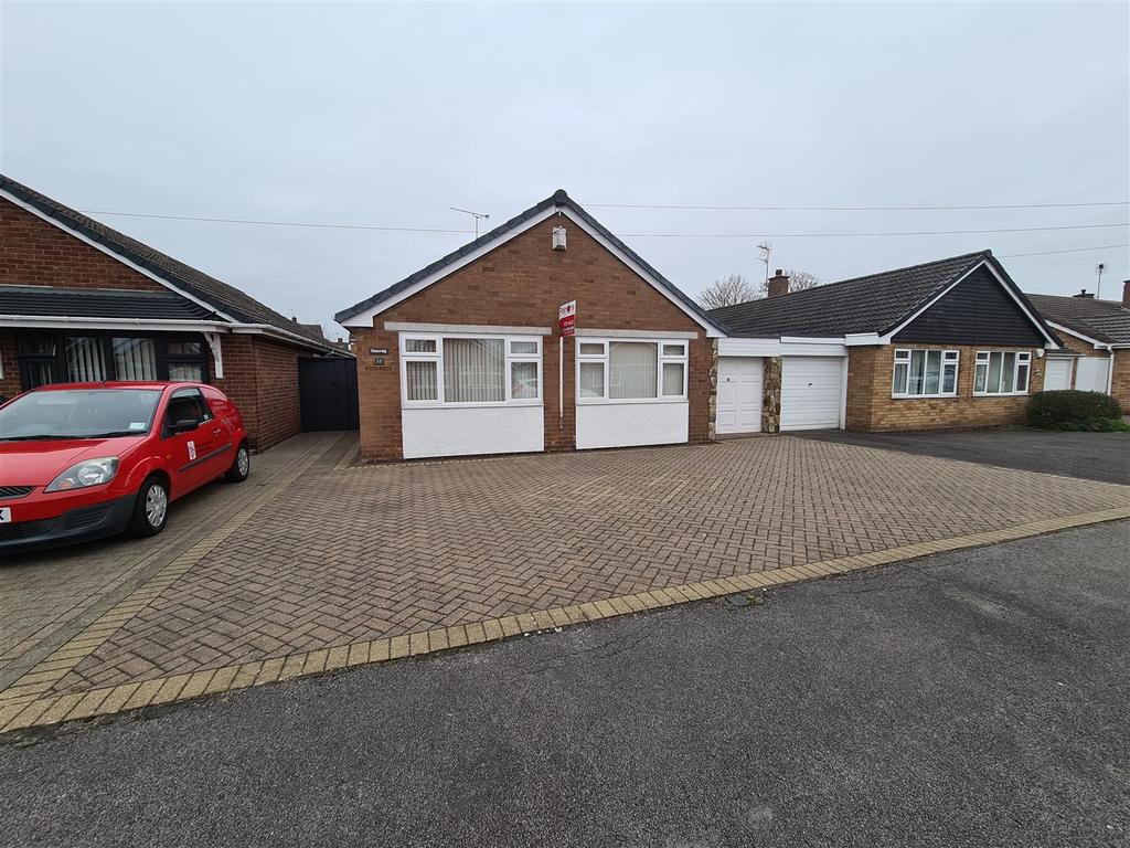 Windermere Avenue, St Nicolas Park, Nuneaton 2 bed detached bungalow