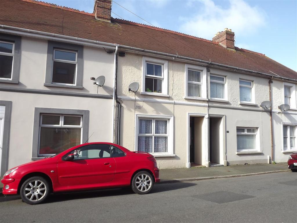 St. Peters Road, Milford Haven 3 bed terraced house £475 pcm (£110 pw)