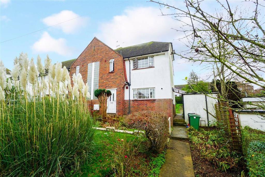 Mountbatten Close, Hastings, East Sussex 3 bed end of terrace house £