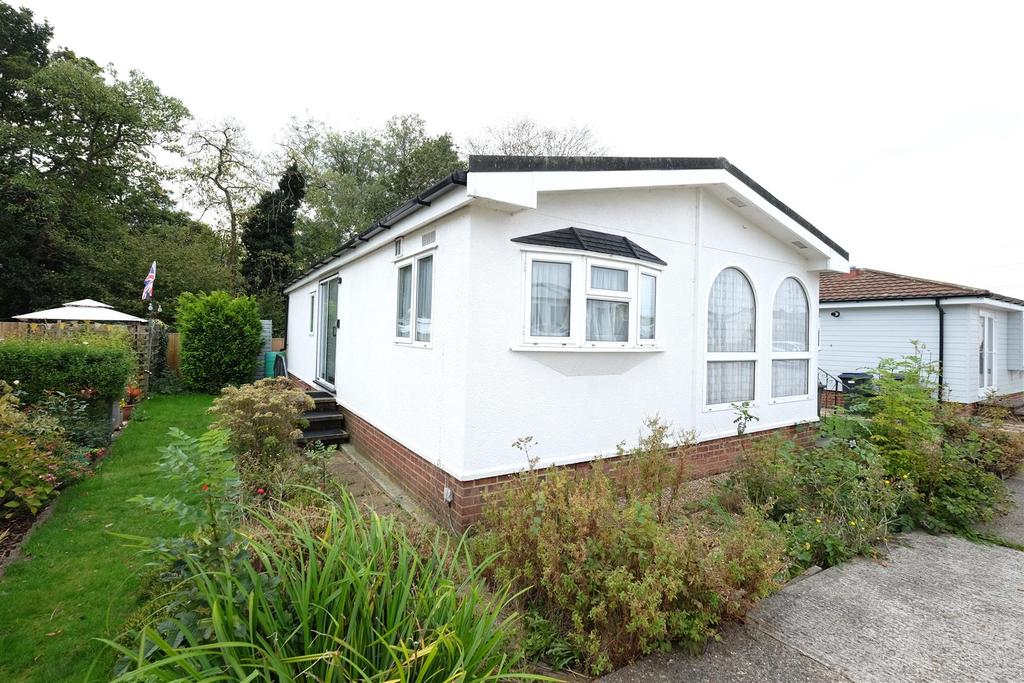 Shalloak Road, Broad Oak, Canterbury 2 bed park home £95,000
