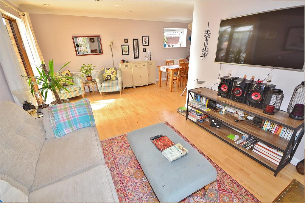 Wickets Way, Hainault 3 bed detached house £549,995