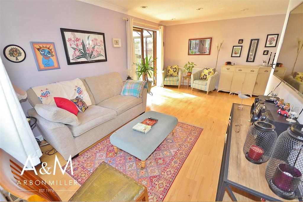 Wickets Way, Hainault 3 bed detached house £549,995