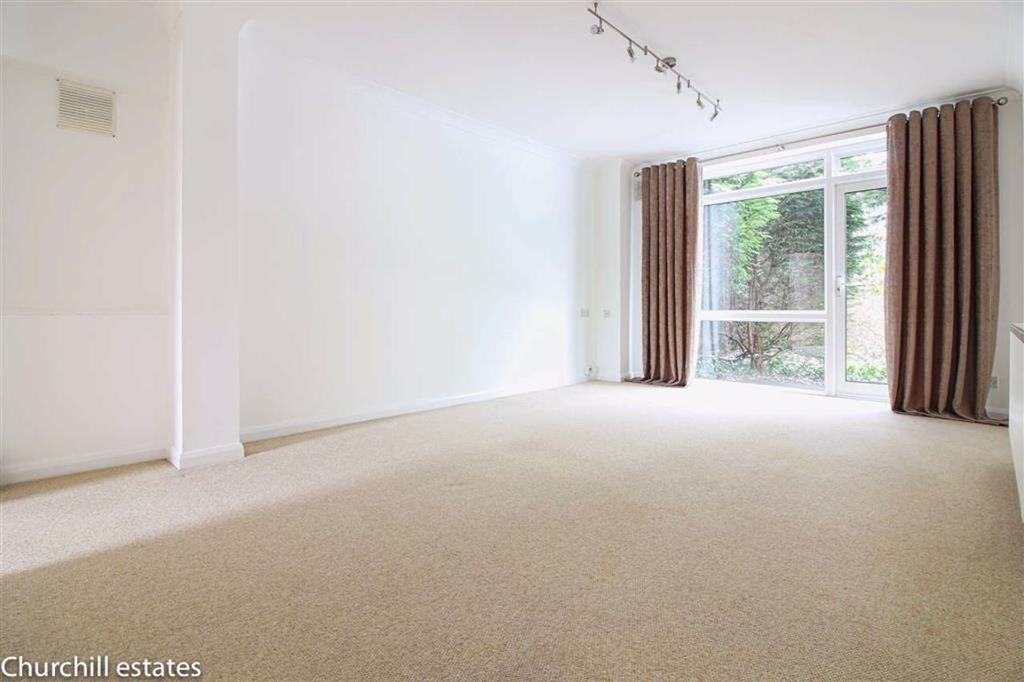 Ferndown, Woodford Road, South Woodford 2 bed apartment £1,375 pcm (£