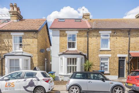 70 Idmiston Square, Worcester Park, KT4 7SY