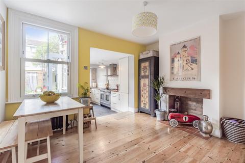 70 Idmiston Square, Worcester Park, KT4 7SY