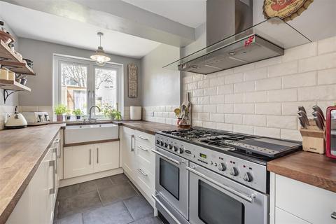70 Idmiston Square, Worcester Park, KT4 7SY