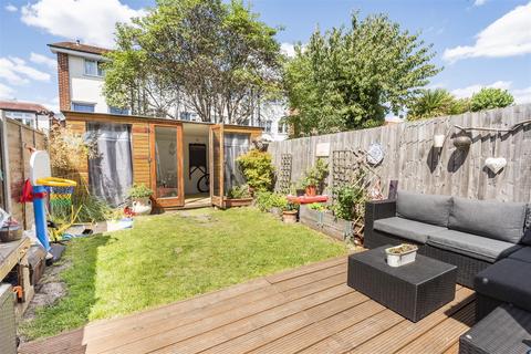 70 Idmiston Square, Worcester Park, KT4 7SY