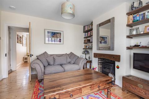 70 Idmiston Square, Worcester Park, KT4 7SY