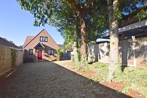 18a Grove Crescent, Barnwood, Gloucester, GL4 3JJ