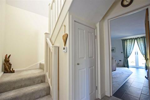 18a Grove Crescent, Barnwood, Gloucester, GL4 3JJ