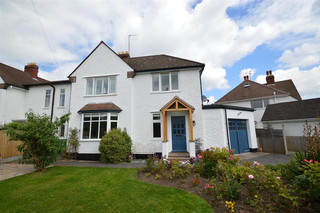 2 Grangefields Road, Shrewsbury, SY3 9DB 4 bed semidetached house £