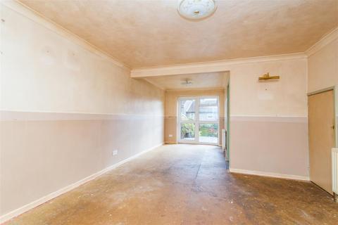 2 Lilian Close, Bow, Crediton, EX17 6JY