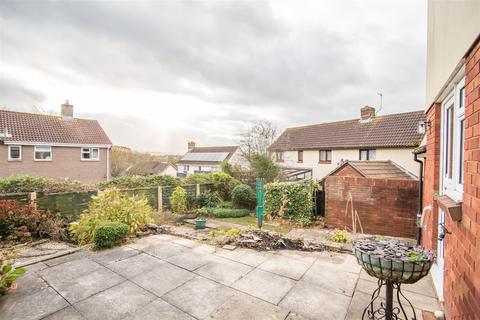 2 Lilian Close, Bow, Crediton, EX17 6JY