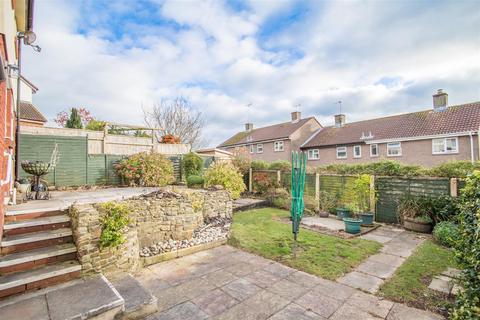 2 Lilian Close, Bow, Crediton, EX17 6JY