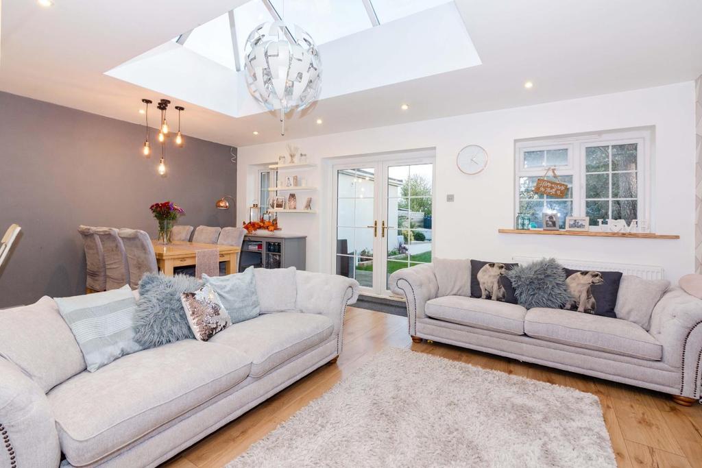Old Shoreham Road, Lancing 4 bed chalet £475,000