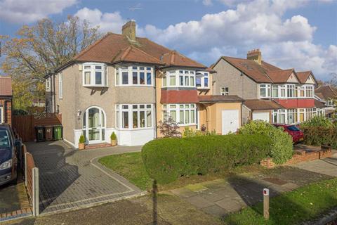 47 Ravensfield Gardens, Epsom, KT19 0ST