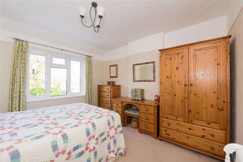 47 Ravensfield Gardens, Epsom, KT19 0ST