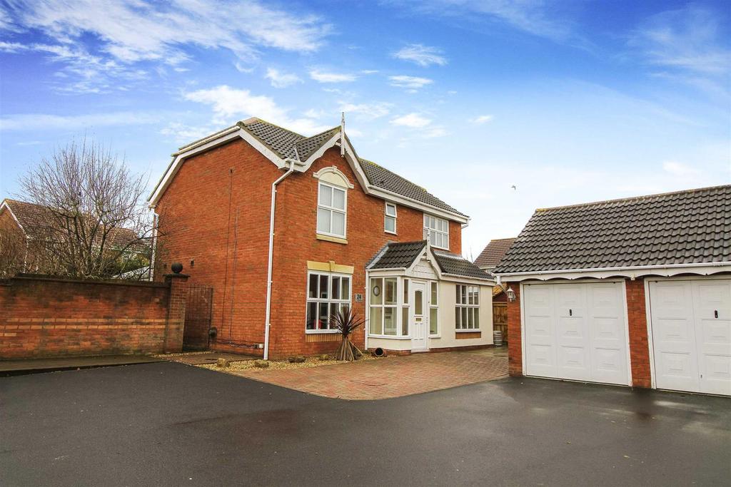 St Cuthberts Way, Holystone 4 bed detached house £280,000