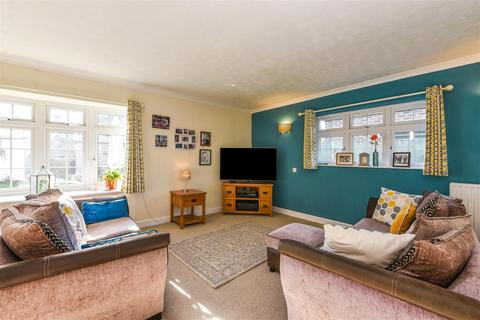 Homeward Lake Lane, Barnham, Bognor Regis, PO22 0AE