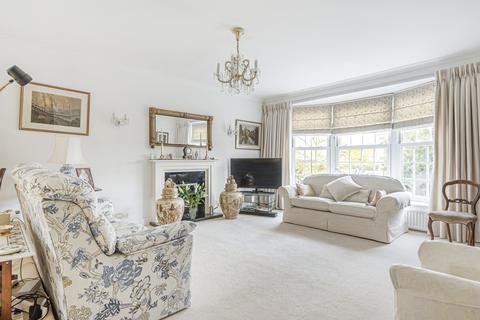 8 Hogarth Way, Hampton, TW12 2EL