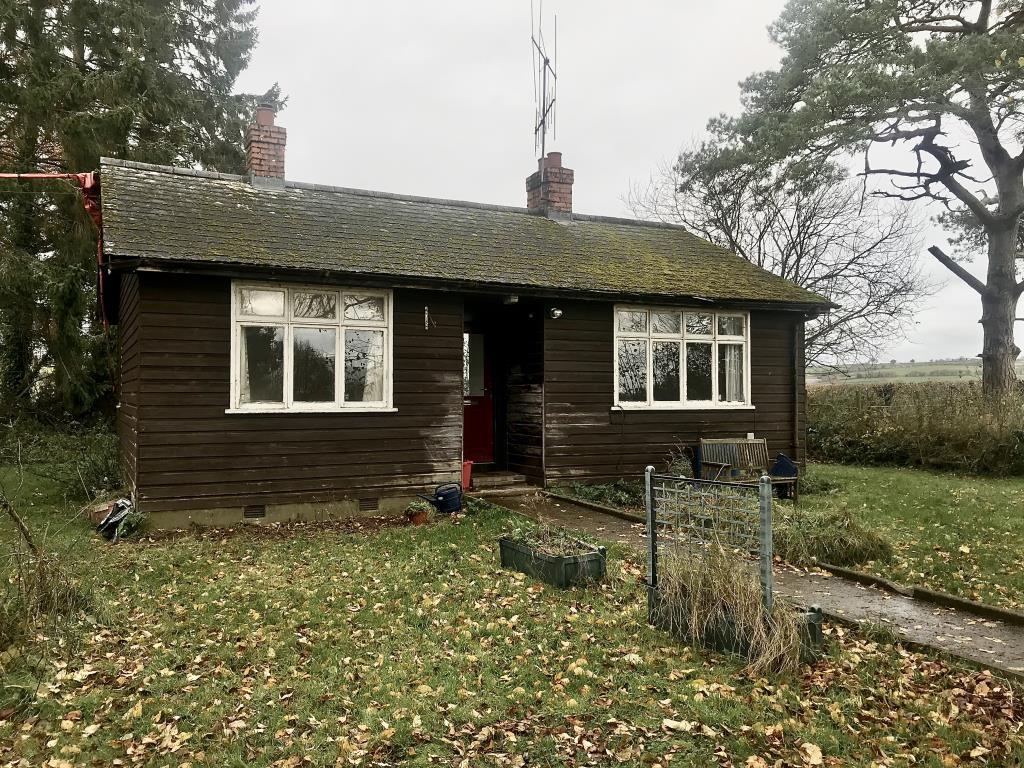 Llanddew, Brecon, LD3 2 bed detached bungalow £500 pcm (£115 pw)