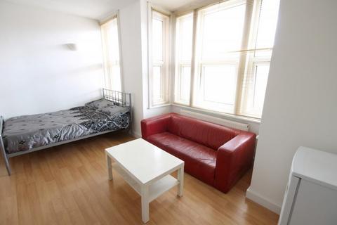 1 bedroom flat to rent, Flat 4, 77 Brudenell Road, Hyde Park, Leeds, LS6 1JD