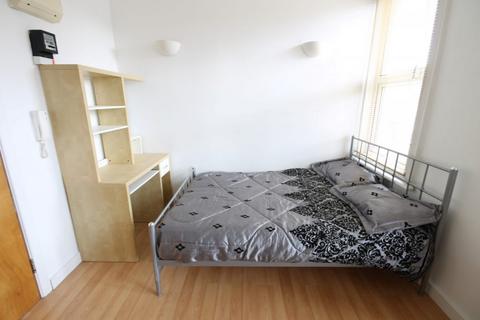 1 bedroom flat to rent, Flat 4, 77 Brudenell Road, Hyde Park, Leeds, LS6 1JD