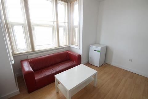 1 bedroom flat to rent, Flat 4, 77 Brudenell Road, Hyde Park, Leeds, LS6 1JD