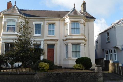 14 Crescent Road, Llandeilo, SA19 6HL