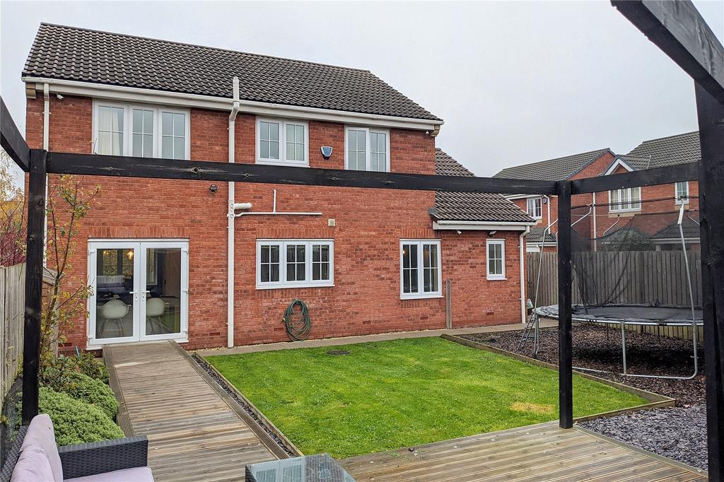 Spring Place Court, Mirfield, West Yorkshire, WF14 5 bed detached house
