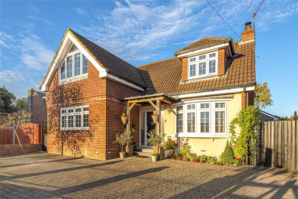Pern Drive, Botley, Hampshire, SO30 3 bed detached house £650,000