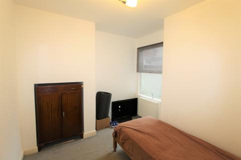 Lower Flat, 6 Colworth Road, Addiscombe, Croydon, CR0 7AD