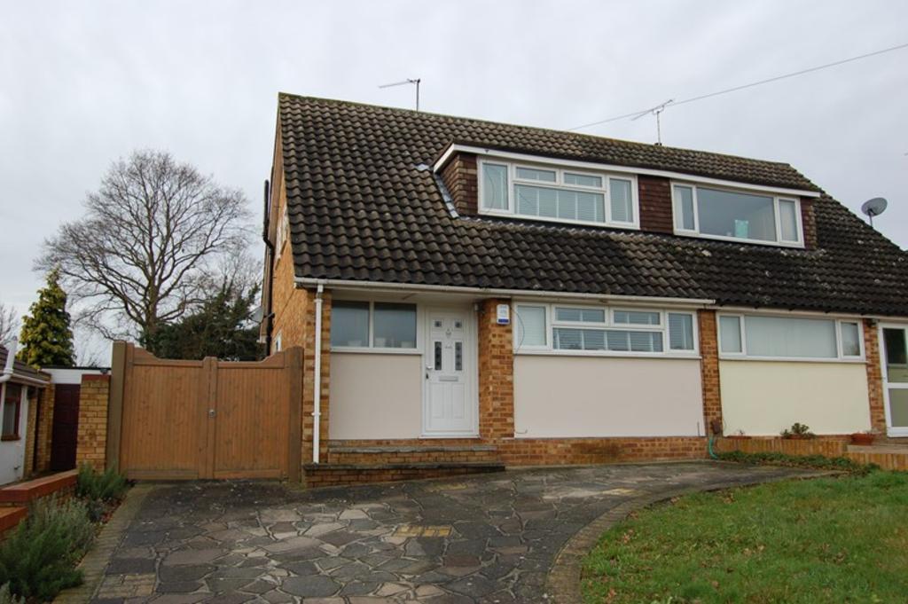 Waverley Crescent, Wickford 3 bed semidetached house £299,995