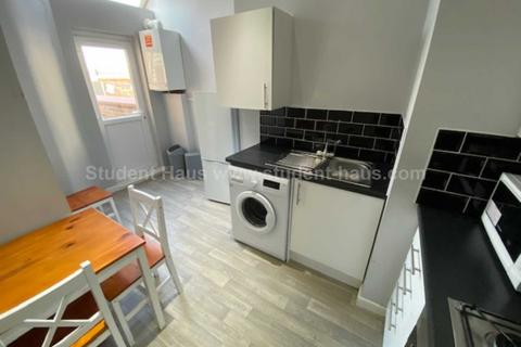3 bedroom house share to rent - 16 Hafton Road, Salford, M7 3TF