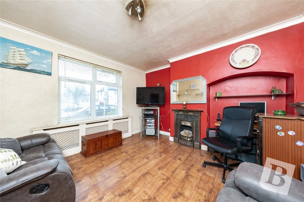 Hedgemans Road, Dagenham, RM9 2 bed terraced house £290,000